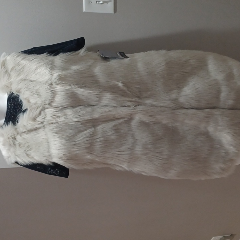 NEW Marc NewYork Andrew Marc Faux Silver Fur Size Medium Belt not included.